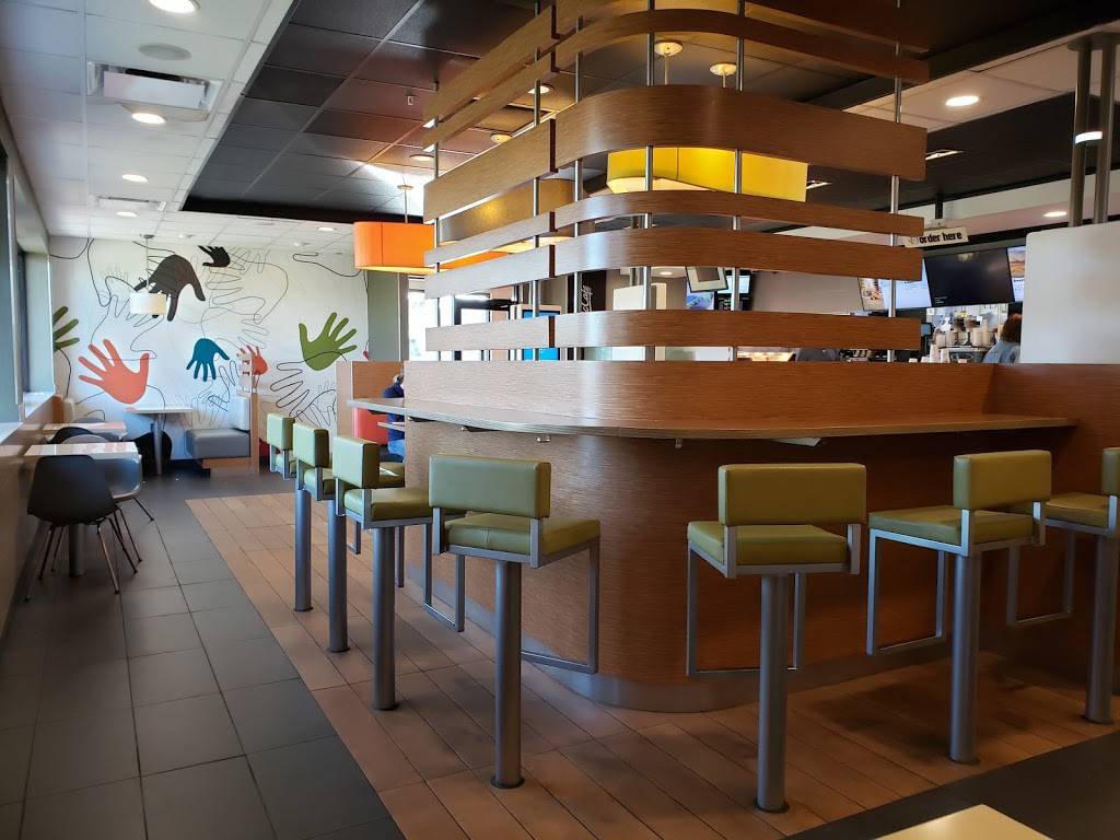 McDonalds | cafe | 21044 Kenrick Ave, Lakeville, MN 55044, USA | 9524695010 OR +1 952-469-5010