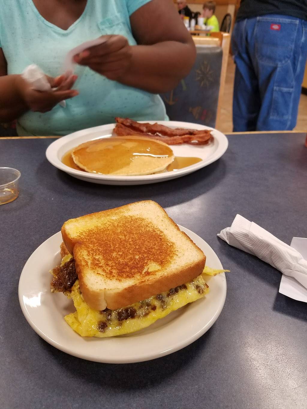 The Iron Skillet | restaurant | 165 Everett St, Bryson City, NC 28713, USA | 8284884766 OR +1 828-488-4766