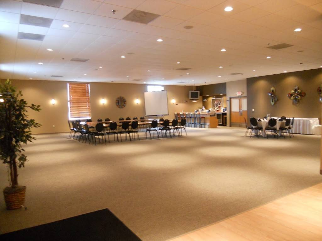 5th Quarter Sports Bar & Banquet Hall | restaurant | 2101 American Dr, Little Chute, WI 54140, USA | 9206879751 OR +1 920-687-9751