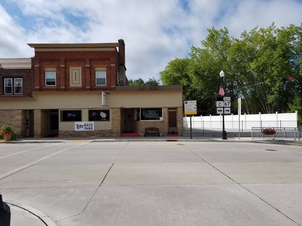 Plymouth Tap | restaurant | 101 E Mill St, Plymouth, WI 53073, USA | 9204495416 OR +1 920-449-5416