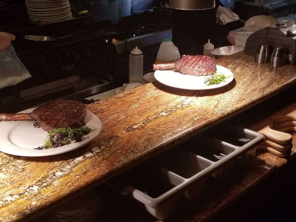 Mesquite Chop House | restaurant | 88 Union Ave, Memphis, TN 38103, USA | 9015275337 OR +1 901-527-5337