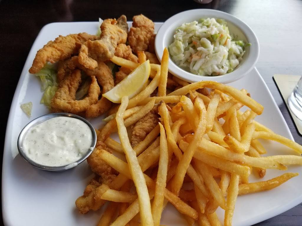 Stripers Waterside | restaurant | 333 Waterside Dr, Norfolk, VA 23510, USA | 7578374100 OR +1 757-837-4100