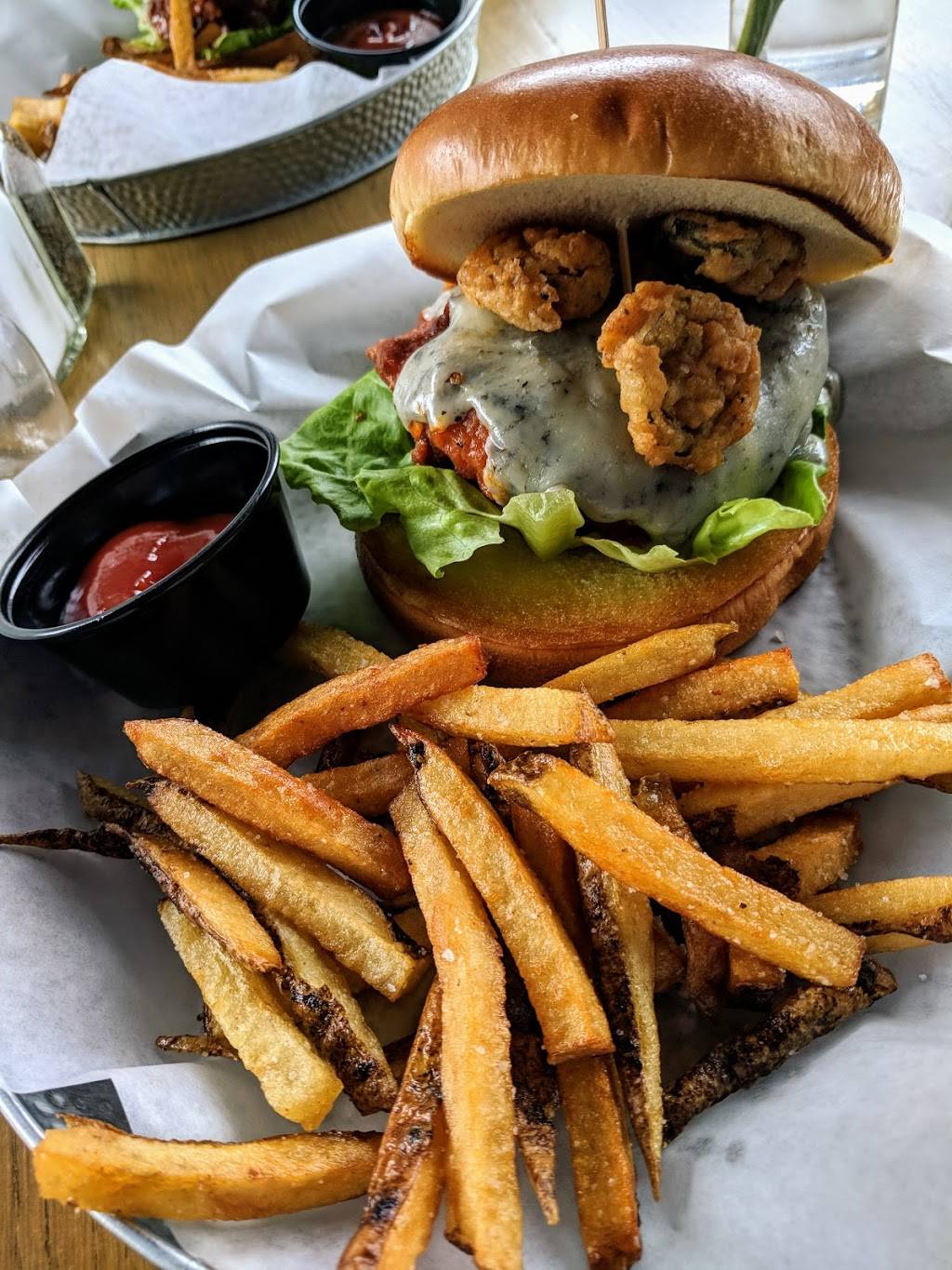 The Turnhouse Grille | restaurant | 1600 E Woodlawn Rd Suite 100, Charlotte, NC 28209, USA | 7045039372 OR +1 704-503-9372