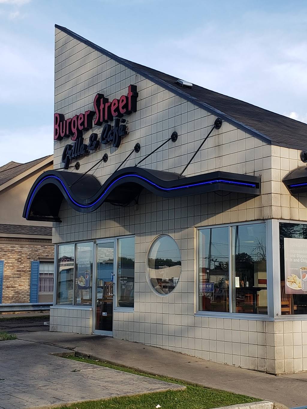 Burger Street USA | restaurant | 1073 W Hill Rd, Flint, MI 48507, USA | 8102328220 OR +1 810-232-8220
