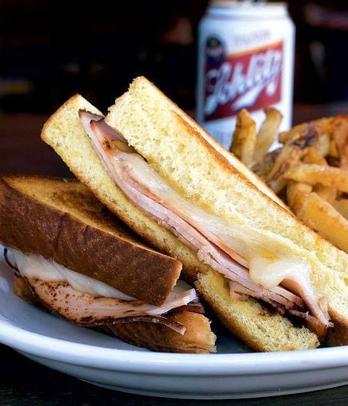 Five Star Bar | restaurant | 1424 W Chicago Ave, Chicago, IL 60642, USA | 3128502555 OR +1 312-850-2555