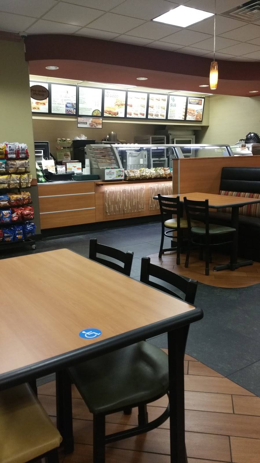 Subway | restaurant | 135 N Market St, Elizabethtown, PA 17022, USA | 7173678585 OR +1 717-367-8585