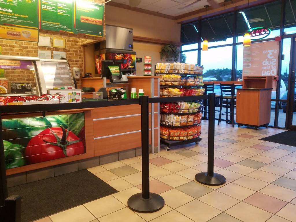 Subway Restaurants | restaurant | 1756 W Lake St, Hanover Park, IL 60133, USA | 6307360180 OR +1 630-736-0180