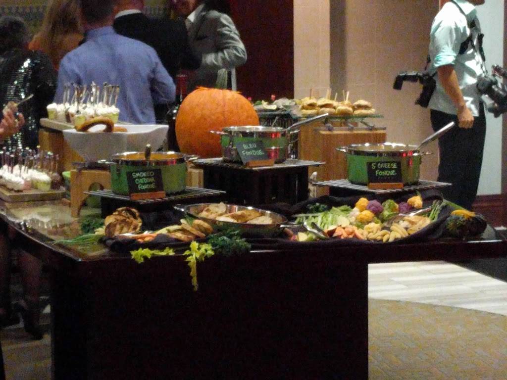 Town Point Club | restaurant | 101 W Main St Suite 300, Norfolk, VA 23510, USA | 7576256606 OR +1 757-625-6606