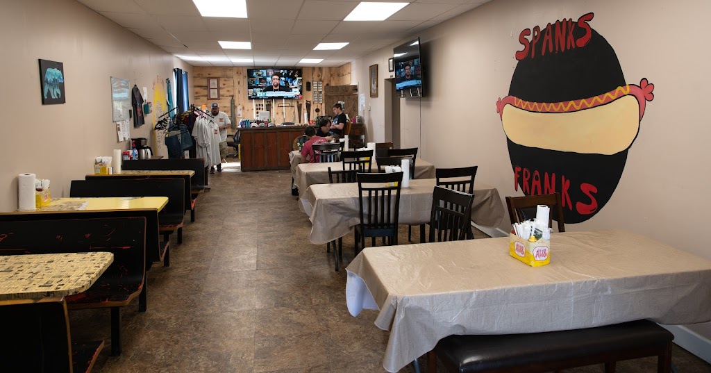 spanks franks | restaurant | 235 Main St, Campton, KY 41301, USA | 6066683540 OR +1 606-668-3540