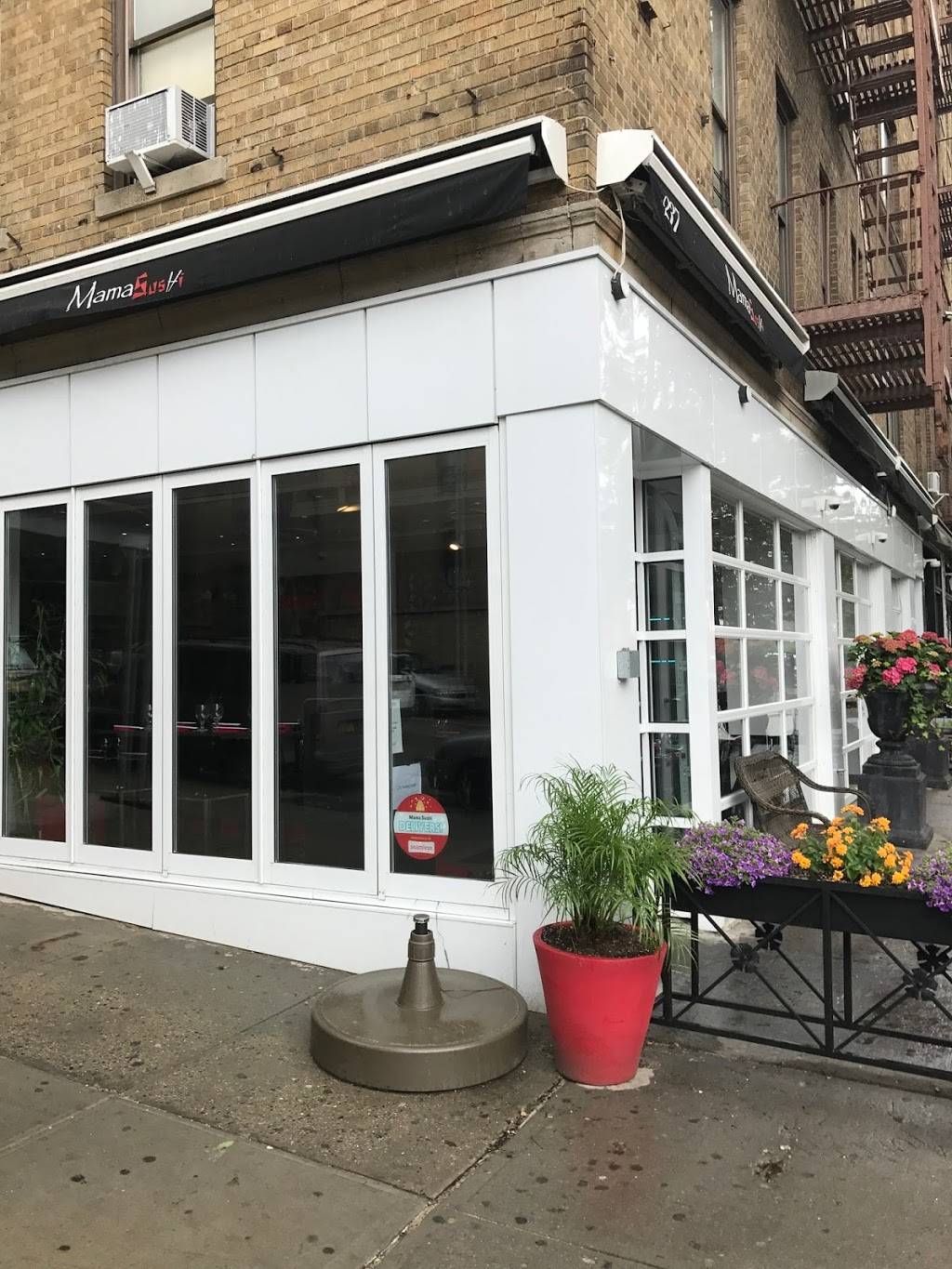 Mamasushi | restaurant | 237 Dyckman St, New York, NY 10034, USA | 2125672450 OR +1 212-567-2450
