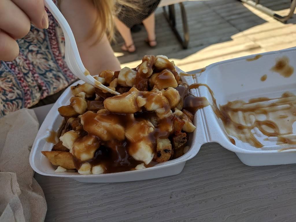 Casse Croute Du Village | restaurant | Rue Quyon, Quyon, QC J0X 2V0, Canada | 8195980503 OR +1 819-598-0503