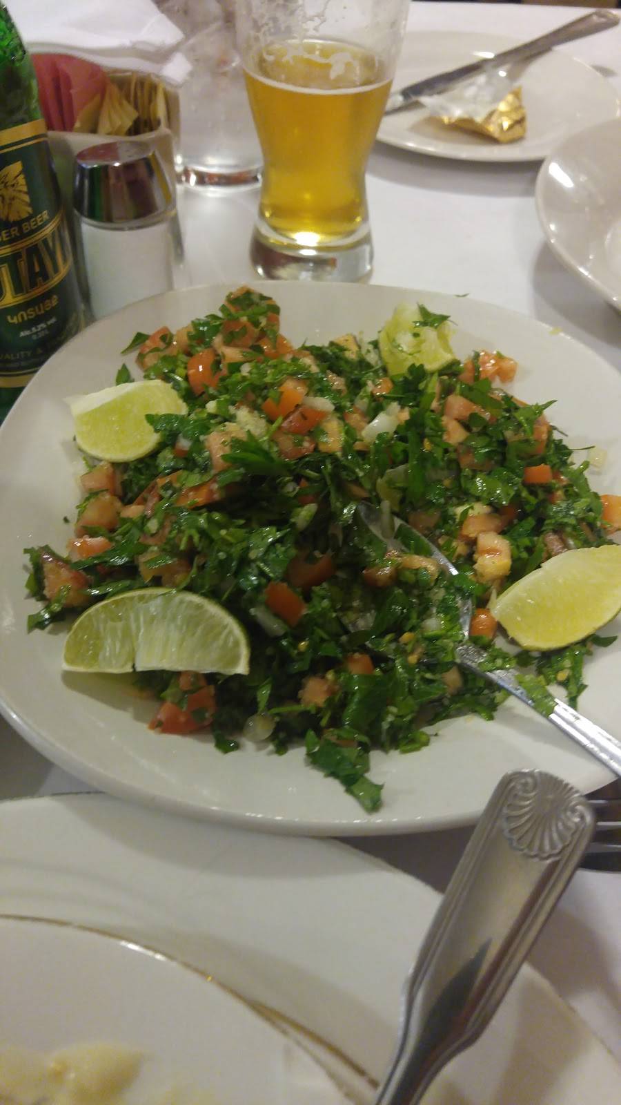 Georges Bar & Grill | restaurant | 6680 N Blackstone Ave, Fresno, CA 93710, USA | 5594361654 OR +1 559-436-1654