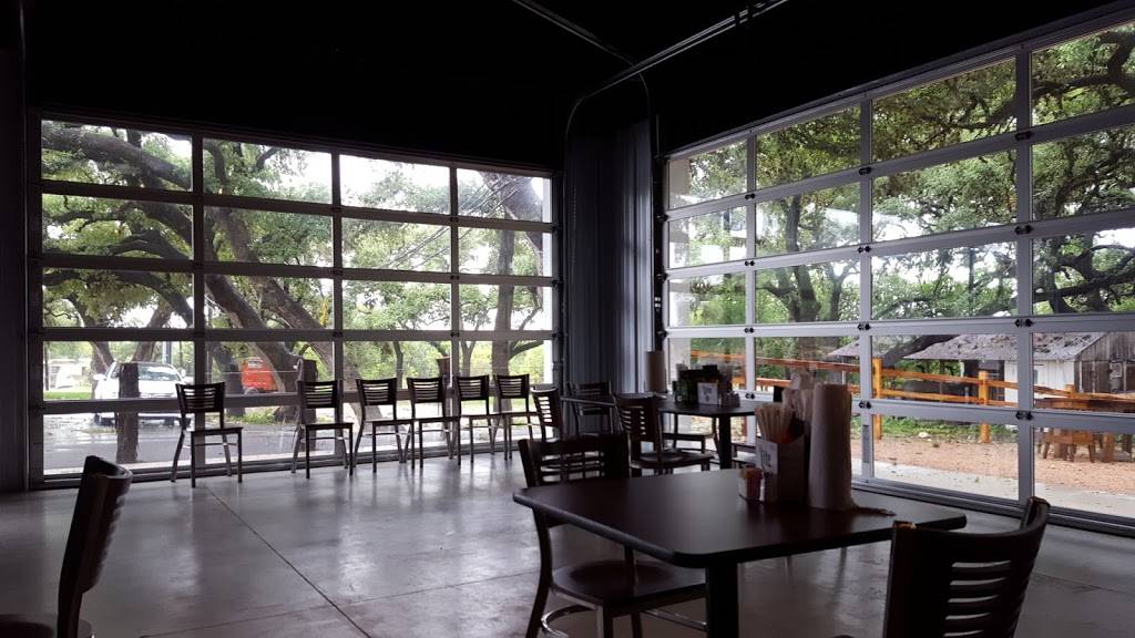 Front Porch Bar & Grill | restaurant | 2265 Bulverde Rd suite 102, Bulverde, TX 78163, USA | 8304383344 OR +1 830-438-3344