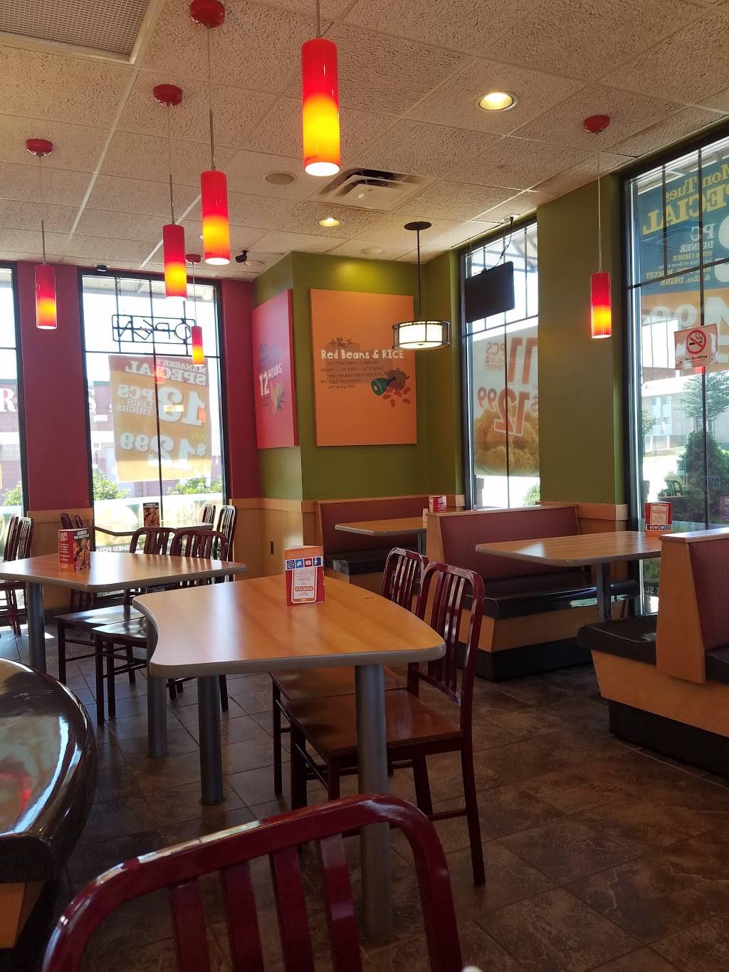 Popeyes Louisiana Kitchen | restaurant | 1811 N Rolling Rd, Baltimore, MD 21244, USA | 4102778518 OR +1 410-277-8518