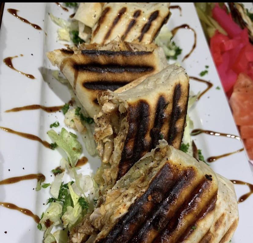 Mangoss | restaurant | 152 Lakeshore Rd E, Mississauga, ON L5G 1E9, Canada | 9059907722 OR +1 905-990-7722