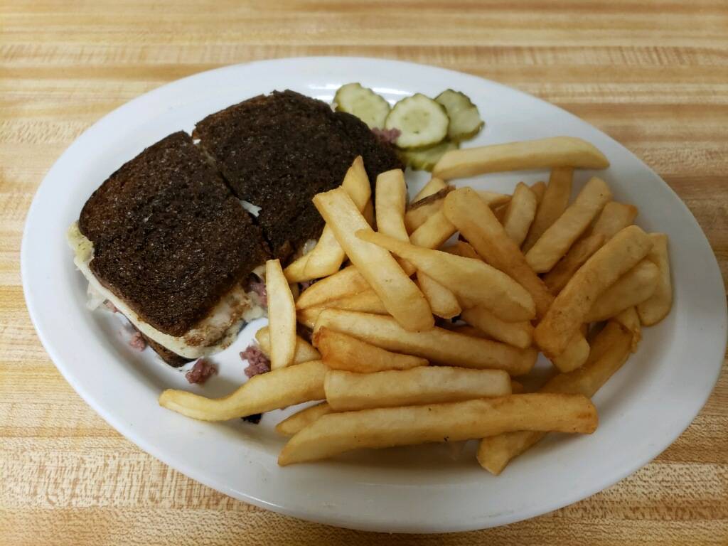 Sportsmans Lodge Bar & Grill LLC | restaurant | 1311 N Sunset Beach Dr, Birchwood, WI 54817, USA | 7153543730 OR +1 715-354-3730