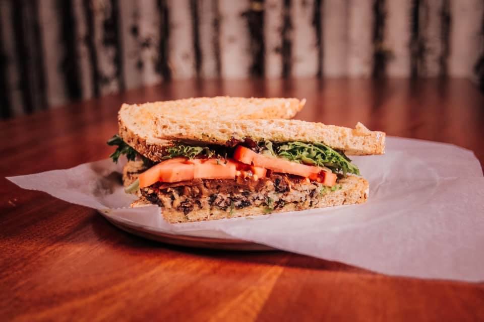 Uncle Buck’s on 3rd | restaurant | 1125 N Old World 3rd St, Milwaukee, WI 53203, USA | 4149880355 OR +1 414-988-0355