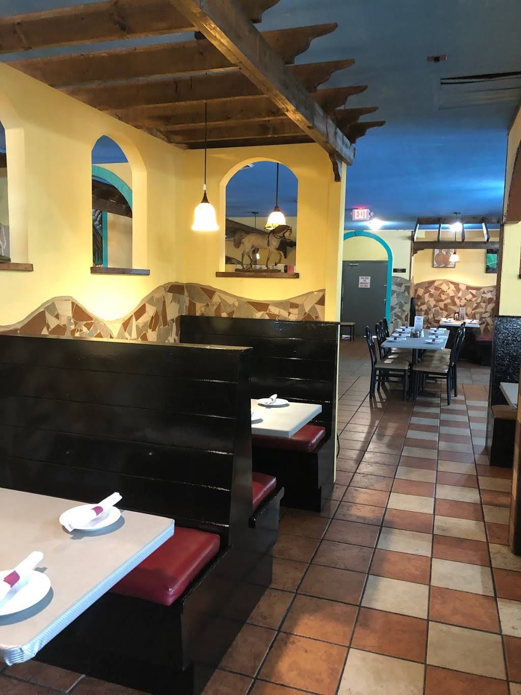 Varietes house | restaurant | 1386 Dolly Parton Pkwy, Sevierville, TN 37862, USA | 8653661302 OR +1 865-366-1302