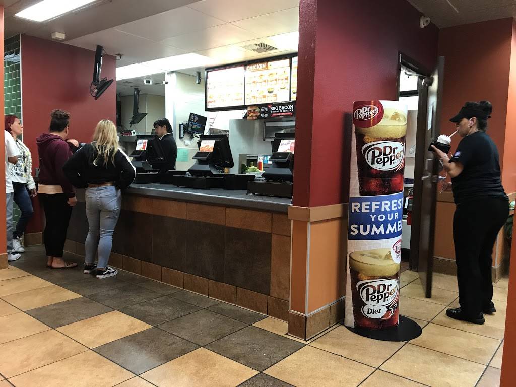 Jack in the Box | restaurant | 366 Bayshore Blvd, San Francisco, CA 94124, USA | 4156418467 OR +1 415-641-8467