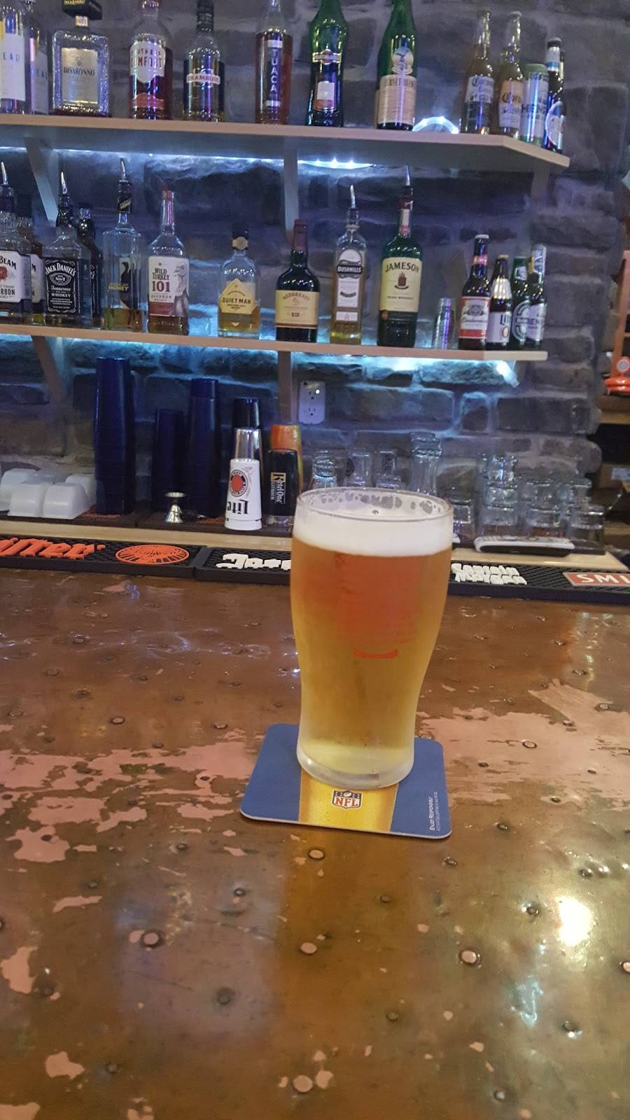 Halftime | restaurant | 156 N College St, Auburn, AL 36830, USA | 3348877800 OR +1 334-887-7800