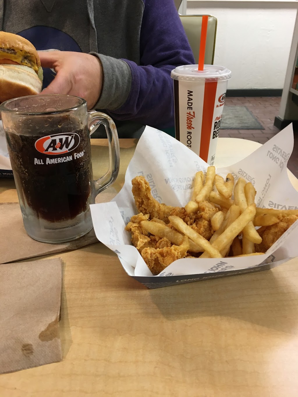 A&W All-American Food / Long John Silvers | restaurant | 4420 Sergeant Rd, Sioux City, IA 51106, USA | 7122742202 OR +1 712-274-2202