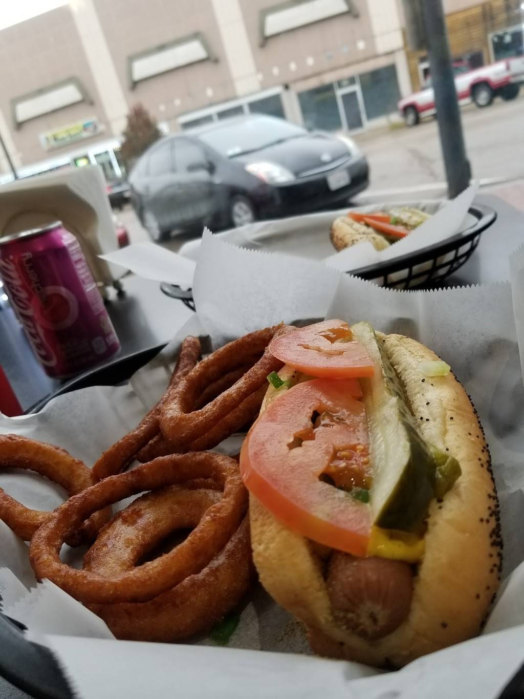 The Dog House | restaurant | 848 1st St, Lasalle, IL 61301, USA | 8157801333 OR +1 815-780-1333