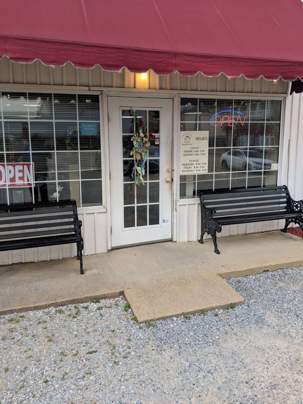 Wrays Fins & Feathers Restaurant | restaurant | 7059 Depot St, Olive Branch, MS 38654, USA | 6628959729 OR +1 662-895-9729