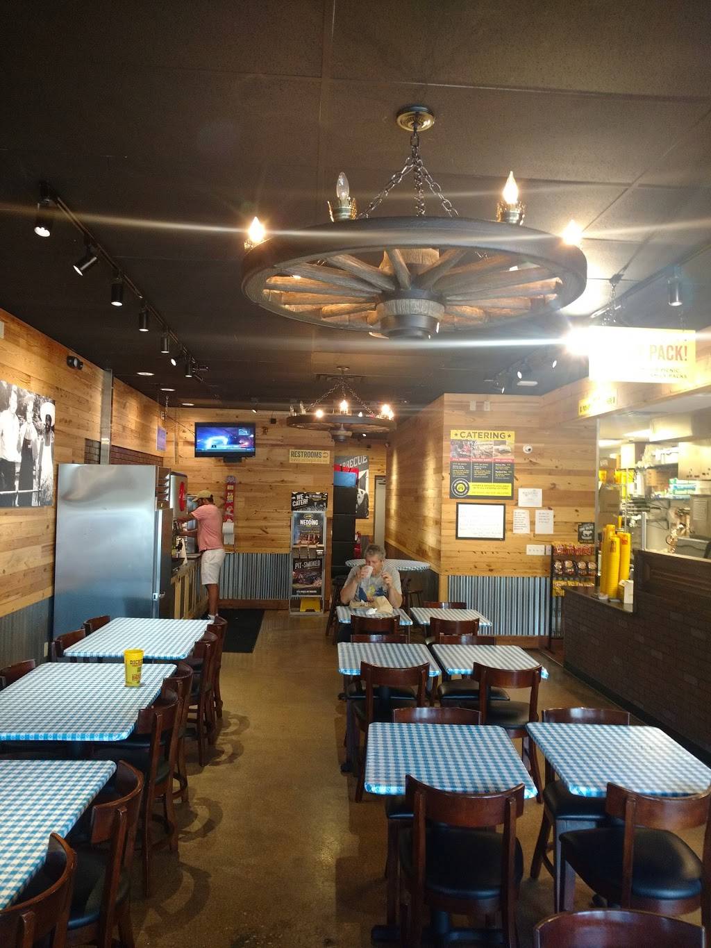 Dickeys Barbecue Pit | restaurant | 845 S Perryville Rd #115, Rockford, IL 61108, USA | 8155991110 OR +1 815-599-1110