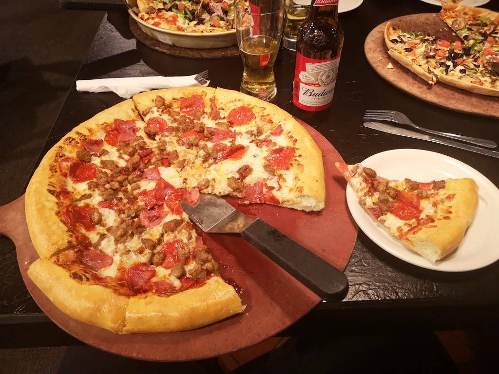 Pizza Hut | meal takeaway | 207 Northside Dr, Bennington, VT 05201, USA | 8024477980 OR +1 802-447-7980