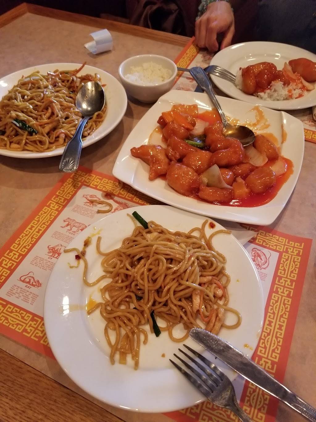 China Gourmet Inn | restaurant | 20789 Great Falls Plaza, Sterling, VA 20165, USA | 7034502970 OR +1 703-450-2970