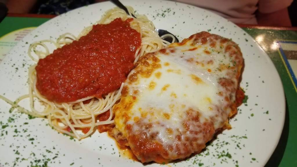 Ninos Lakewood Park | restaurant | 5018 Turnpike Feeder Rd, Fort Pierce, FL 34951, USA | 7724667644 OR +1 772-466-7644