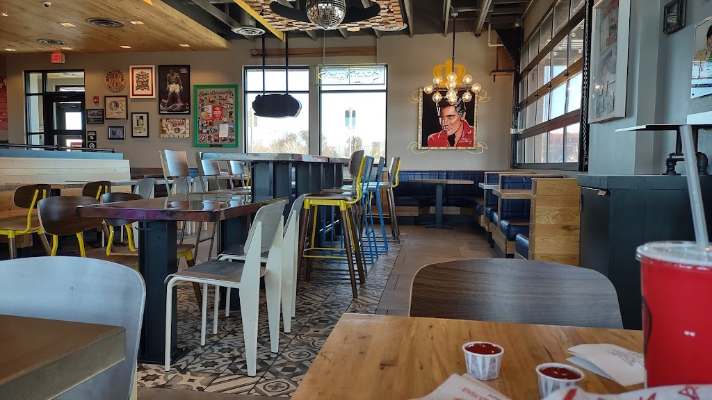 Raising Canes Chicken Fingers | restaurant | 18477 Kenrick Ave, Lakeville, MN 55044, USA | 9523244863 OR +1 952-324-4863