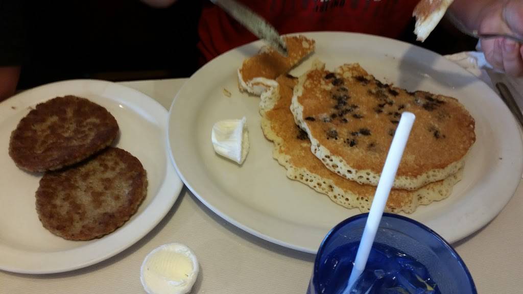 Red Apple Restaurant | restaurant | 1152 E Wisconsin St, Portage, WI 53901, USA | 6087459000 OR +1 608-745-9000