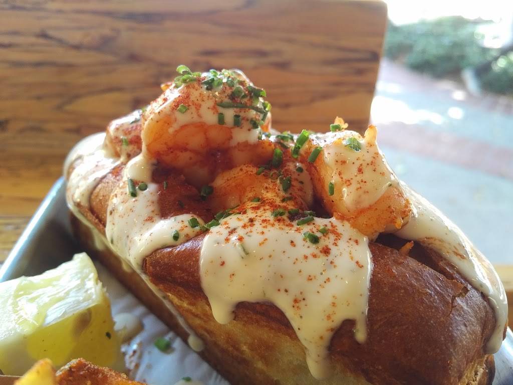 Slapfish | restaurant | 4249 Campus Dr, Irvine, CA 92612, USA | 9497481174 OR +1 949-748-1174