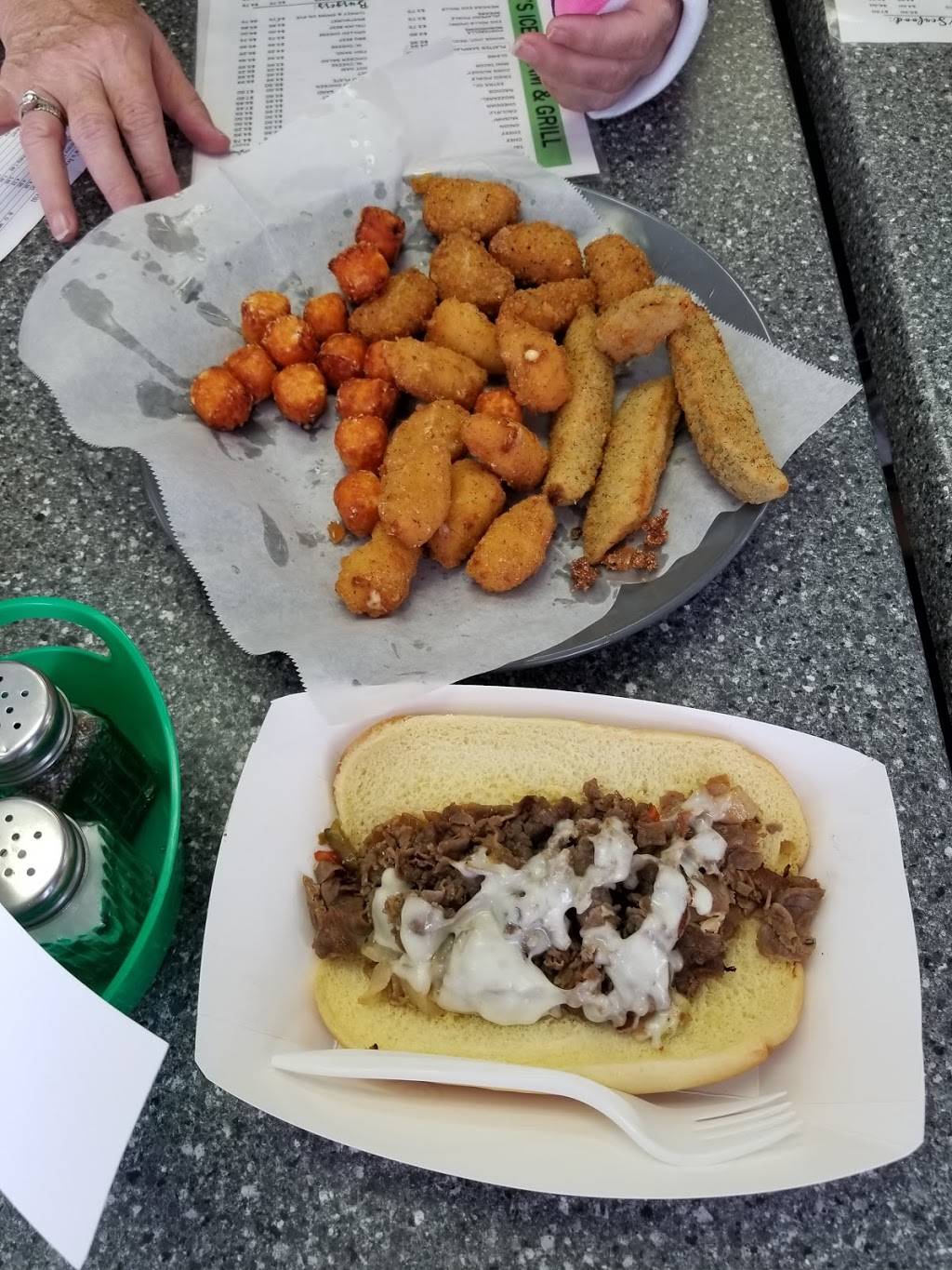 Bowlyous Ice Cream and Grill | restaurant | 503 W 10th Ave W, Milan, IL 61264, USA | 3095824372 OR +1 309-582-4372