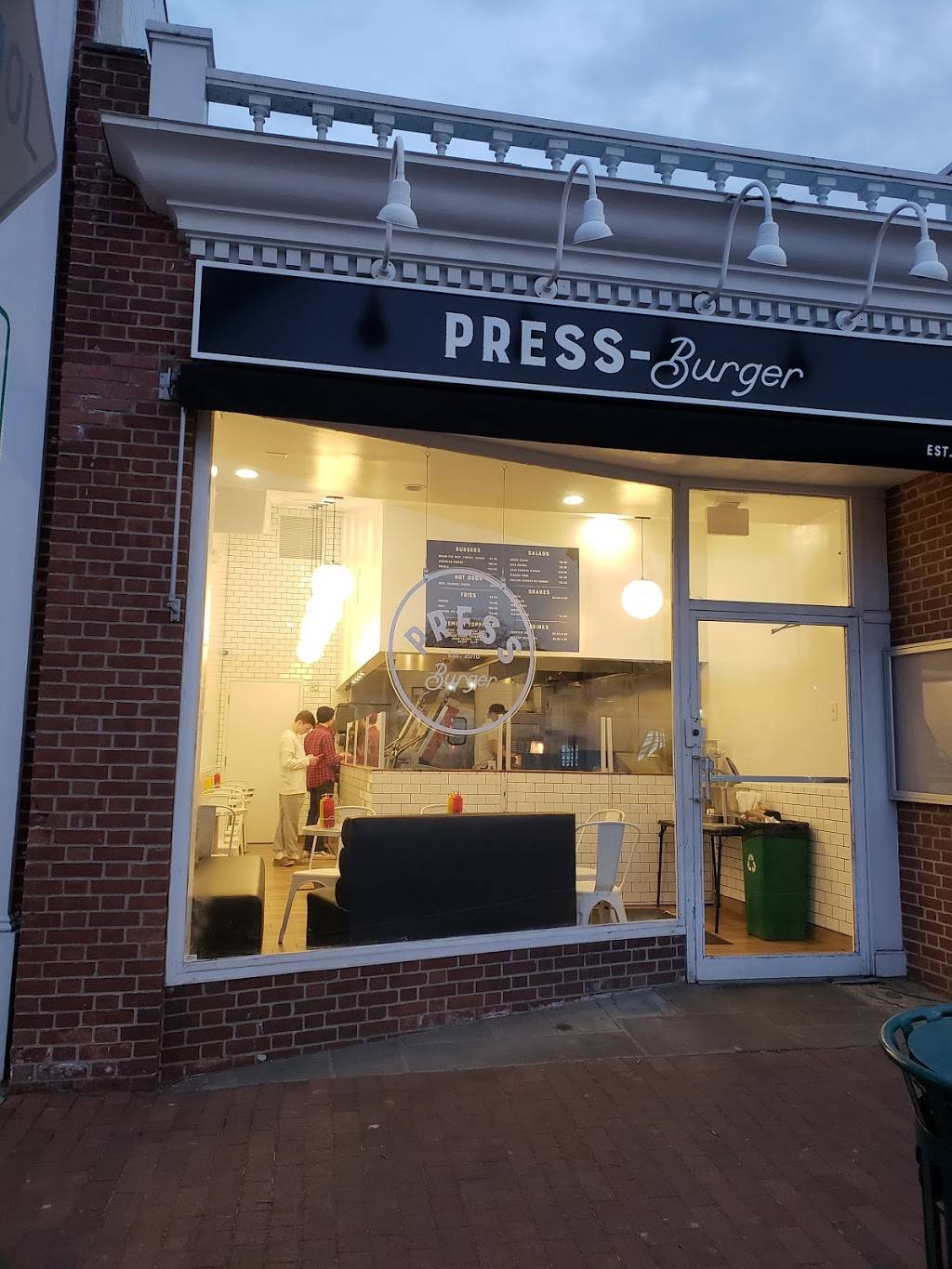 Press Burger | restaurant | 19 South Ave, New Canaan, CT 06840, USA | 2039664445 OR +1 203-966-4445