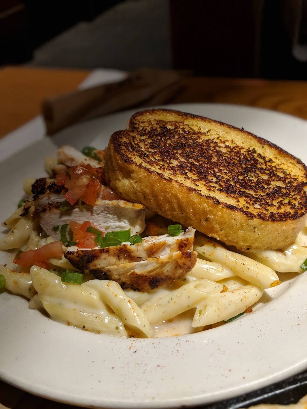 Chilis Grill & Bar | meal takeaway | 3745 Alton Pkwy, Irvine, CA 92606, USA | 9492508636 OR +1 949-250-8636