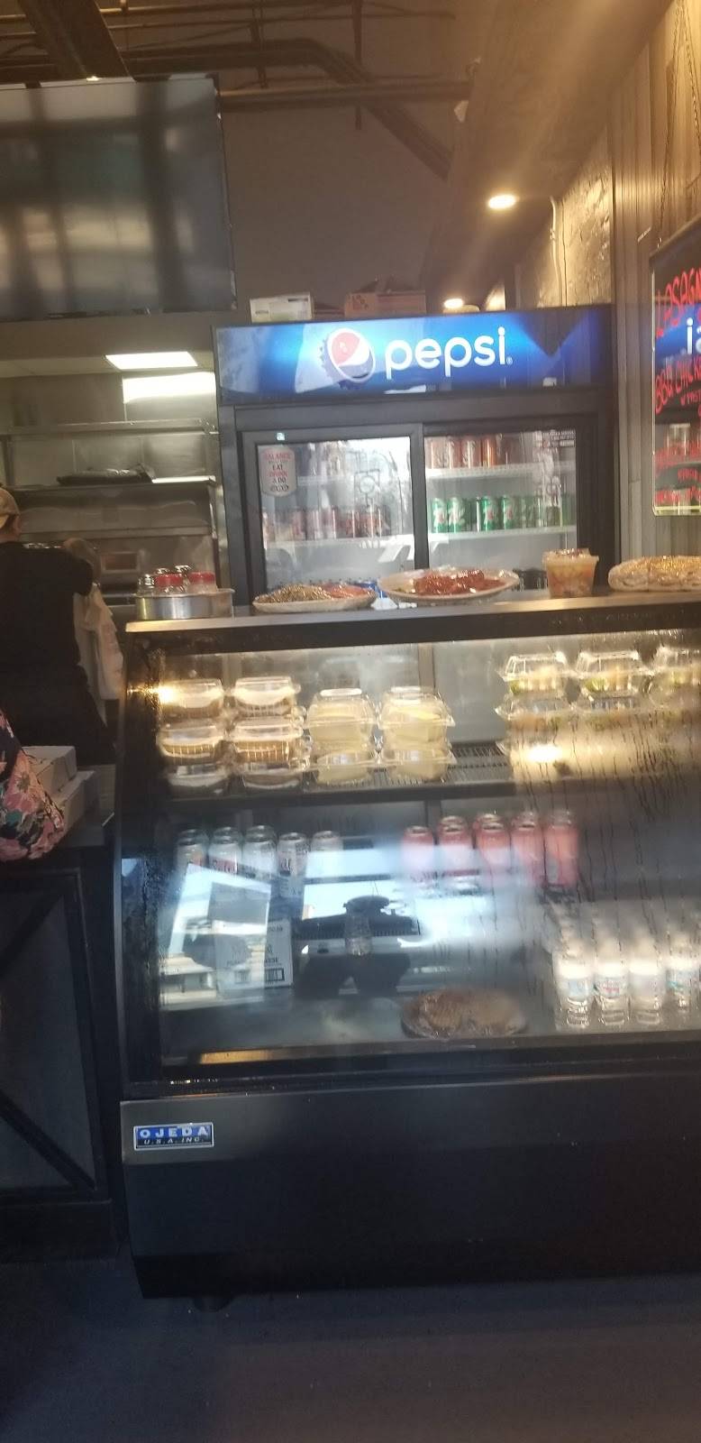 Salernos Pizzeria - Rogers Park | restaurant | 1631 Howard St, Chicago, IL 60626, USA | 3127664234 OR +1 312-766-4234