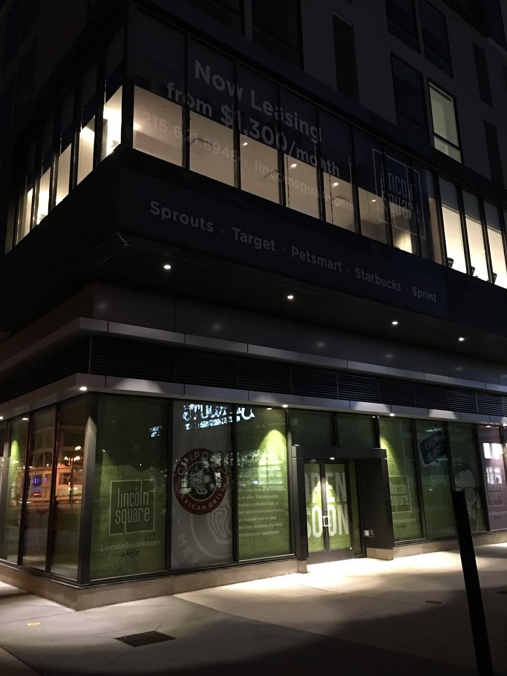 Chipotle Mexican Grill | restaurant | 1000 S Broad St, Philadelphia, PA 19146, USA | 2159894167 OR +1 215-989-4167