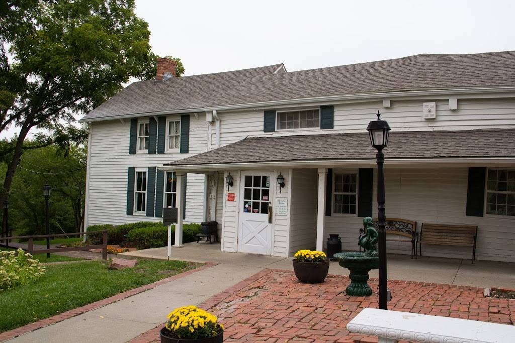 Strouds Oak Ridge Manor | restaurant | 5410 NE Oak Ridge Dr, Kansas City, MO 64119, USA | 8164549600 OR +1 816-454-9600