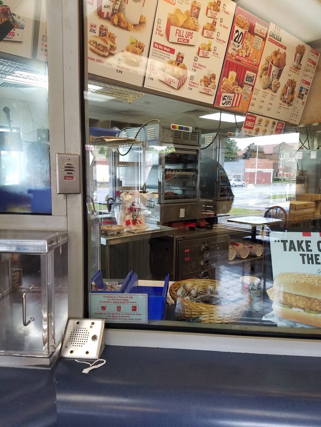 KFC | restaurant | 22345 Grand River Ave, Detroit, MI 48219, USA | 3135439250 OR +1 313-543-9250