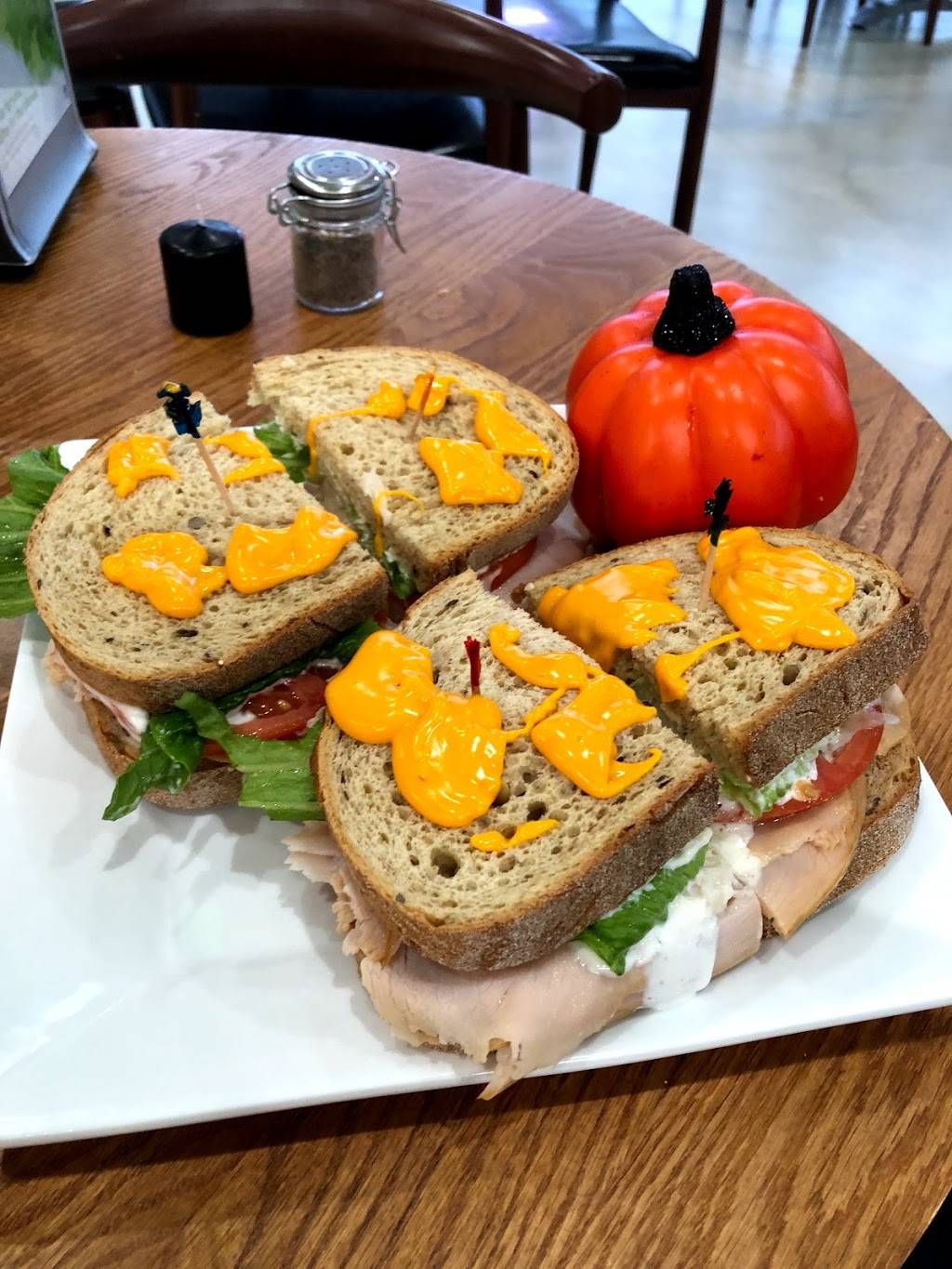 Froot Grill & Cafe | restaurant | 15010 Warren Ave, Dearborn, MI 48126, USA | 3134518282 OR +1 313-451-8282