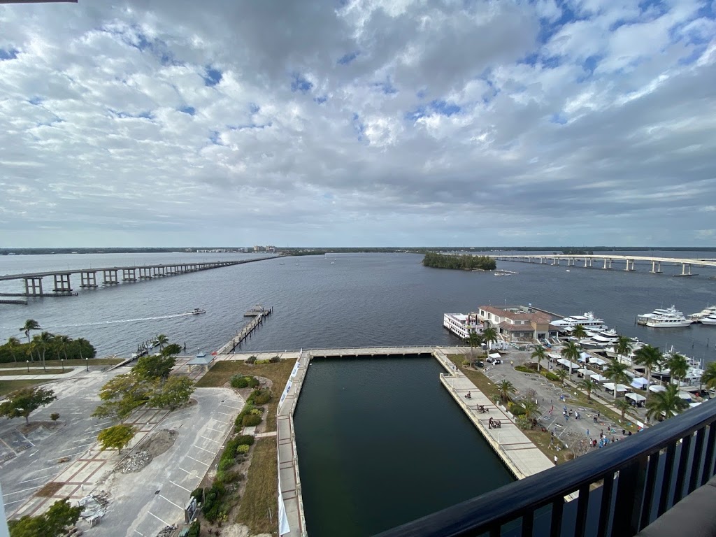 Beacon Social Drinkery | restaurant | 2200 Edwards Dr, Fort Myers, FL 33901, USA | 2393143800 OR +1 239-314-3800