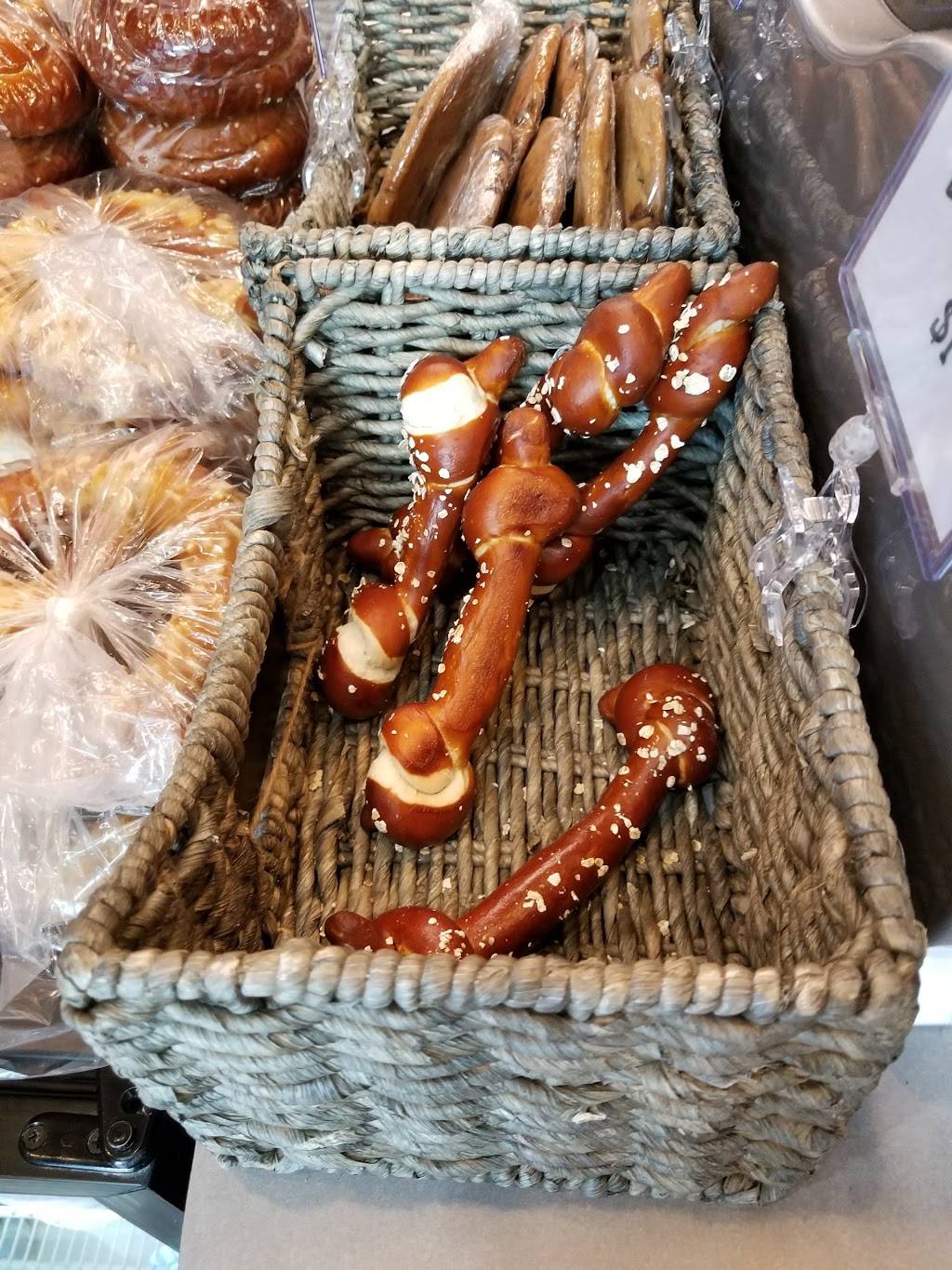 Gnarly Knots Pretzels | restaurant | 115 S Hough St, Barrington, IL 60010, USA | 8477015668 OR +1 847-701-5668