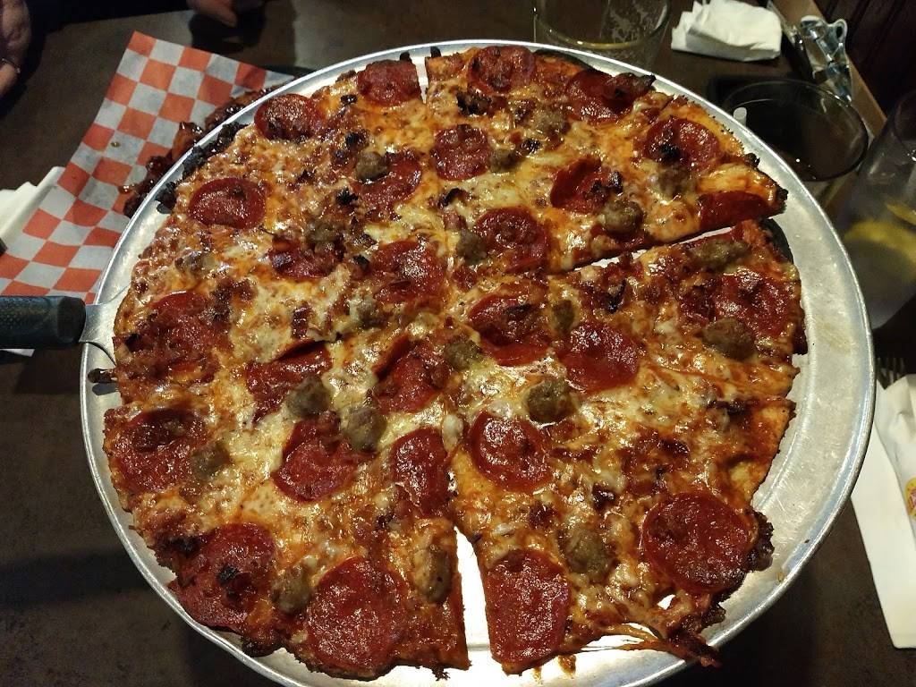 Village Inn Pizza & Sports Grille | restaurant | 934 Washington Ave, Holland, MI 49423, USA | 6163921818 OR +1 616-392-1818