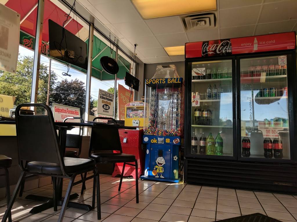 Geppettos Pizza & Ribs | restaurant | 15233 Triskett Rd, Cleveland, OH 44111, USA | 2162522000 OR +1 216-252-2000