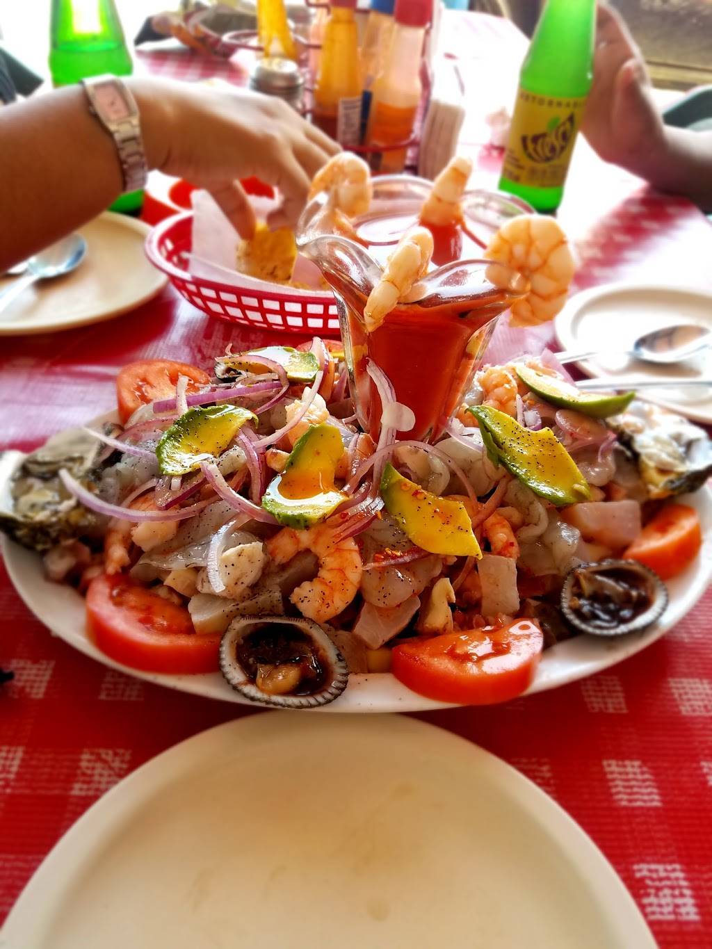 Mariscos el Tiburón | restaurant | Calle Lázaro Cárdenas del Río 4, Col.Plan Libertador, Plan Libertador, 22710 Rosarito, B.C., Mexico | 0446618509710 OR +52 1 661 850 9710