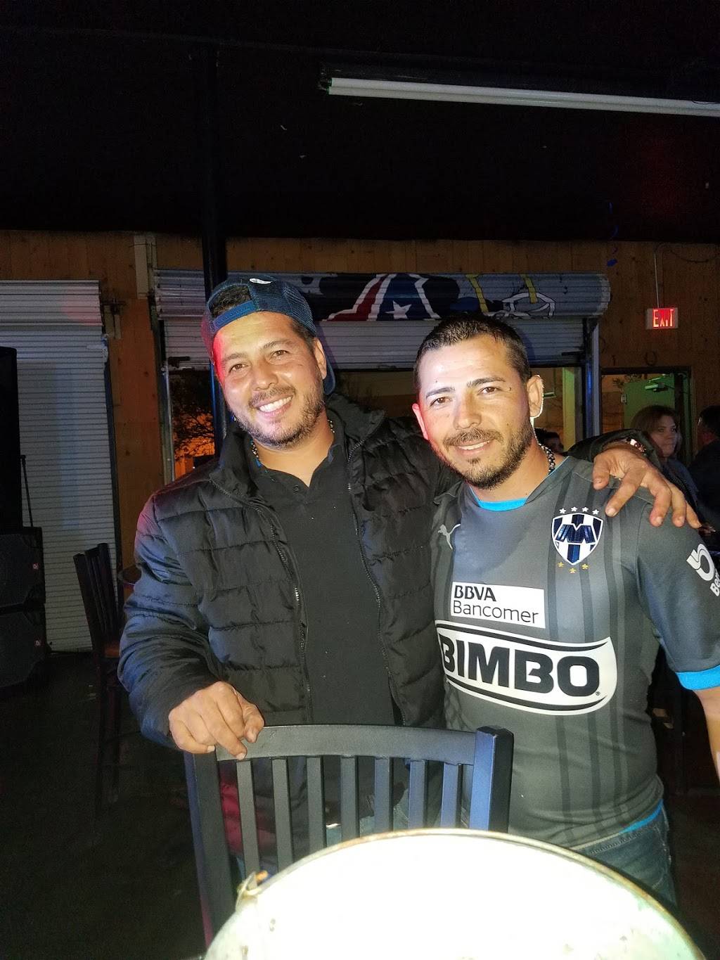 El Patio Ice House | restaurant | 230 Winkler Dr, Houston, TX 77087, USA | 8322658014 OR +1 832-265-8014