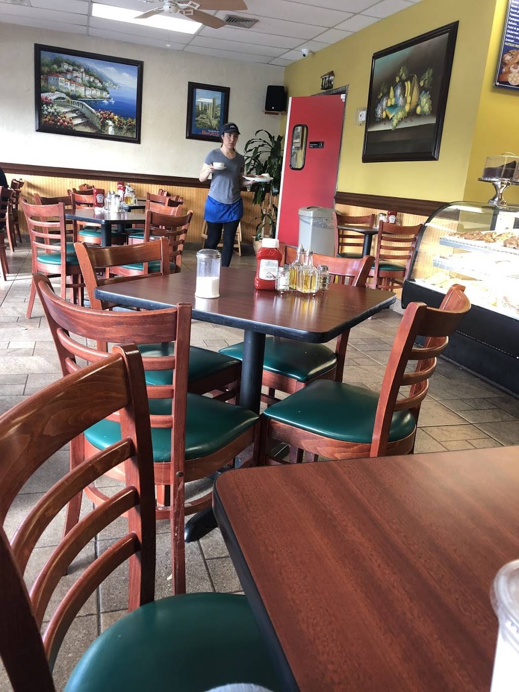 Molinas Bakery | restaurant | 2708 N University Dr, Sunrise, FL 33322, USA | 9546160753 OR +1 954-616-0753