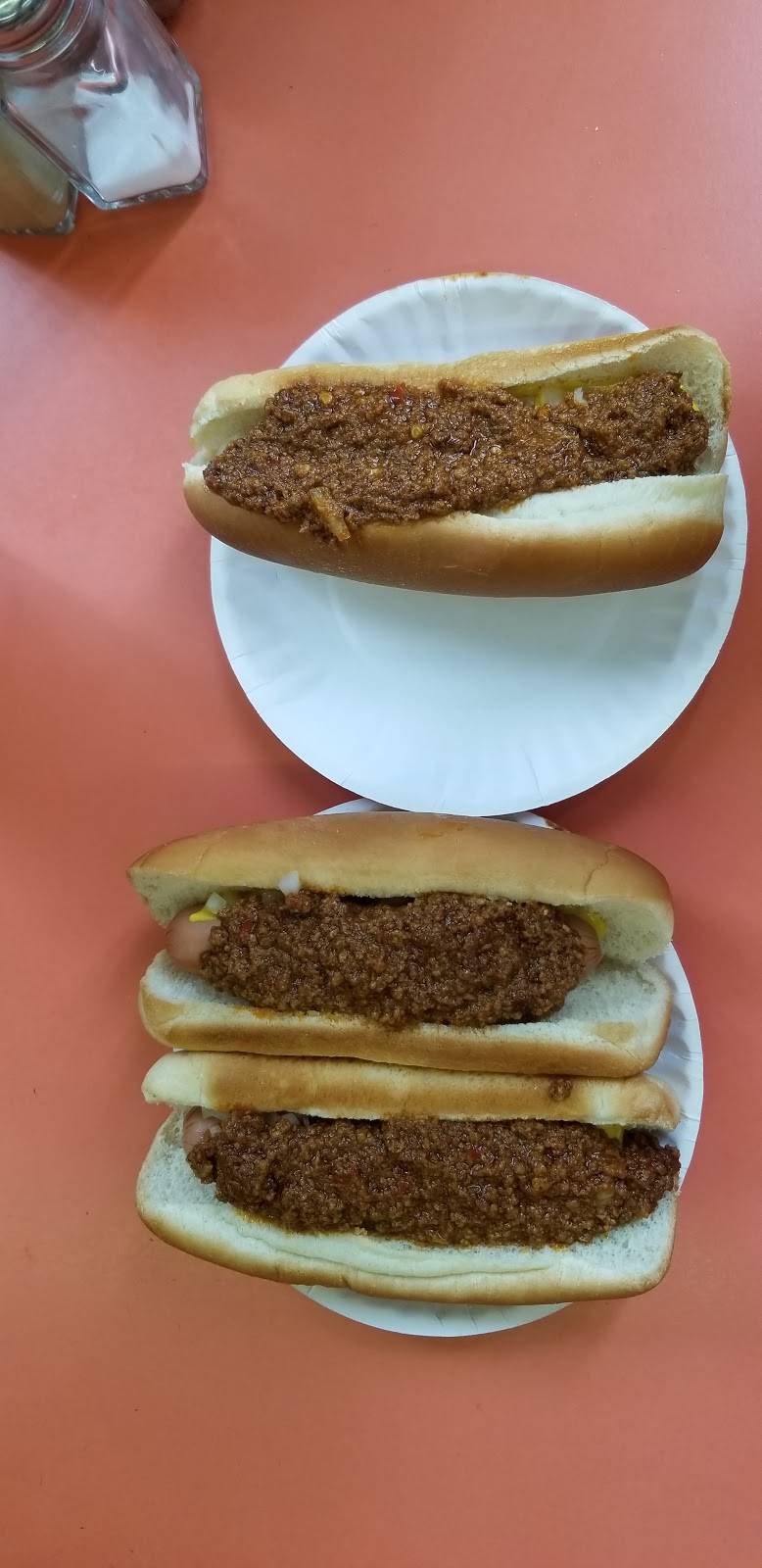 Hometown Hot Dogs | restaurant | 1312 W Main St, Grafton, WV 26354, USA | 3042655393 OR +1 304-265-5393